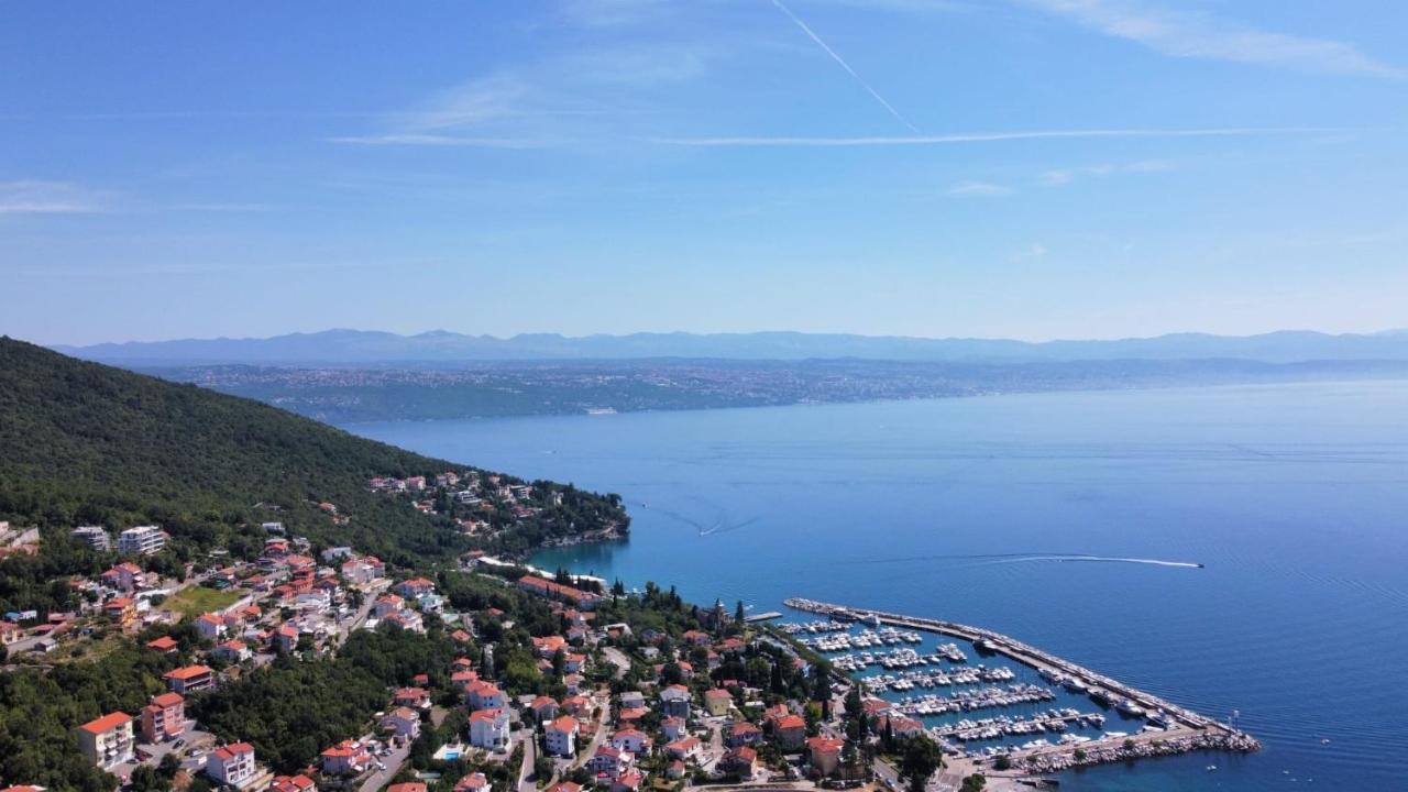 Sea View Apartment In Ičići Exterior foto